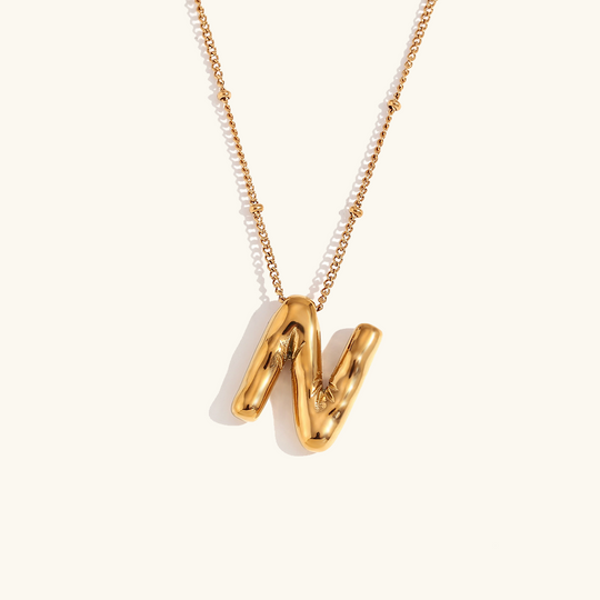 Collana con iniziale in oro a palloncino