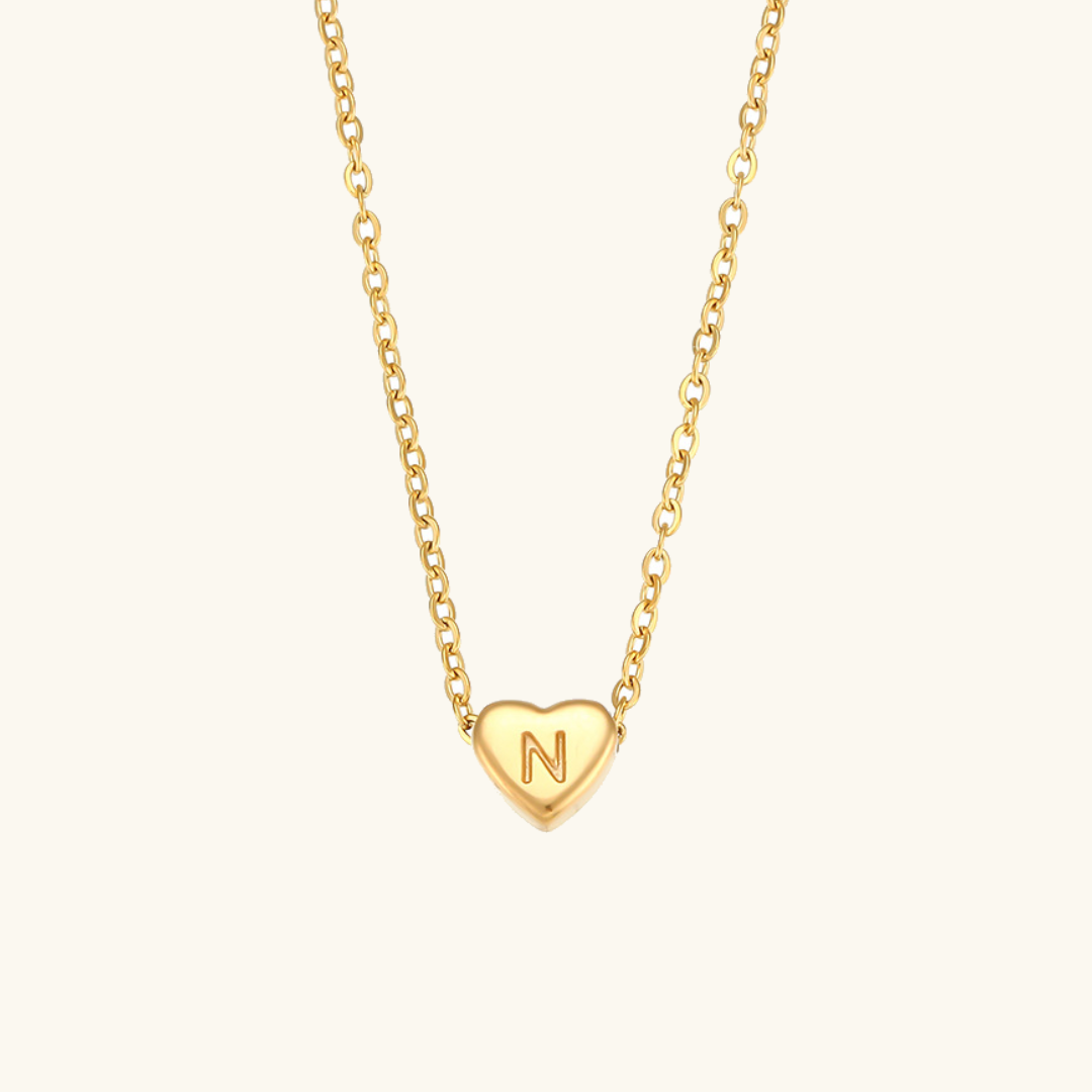 Collana in oro con iniziale a cuore