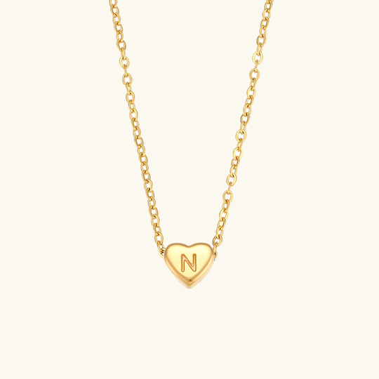 Collana in oro con iniziale a cuore