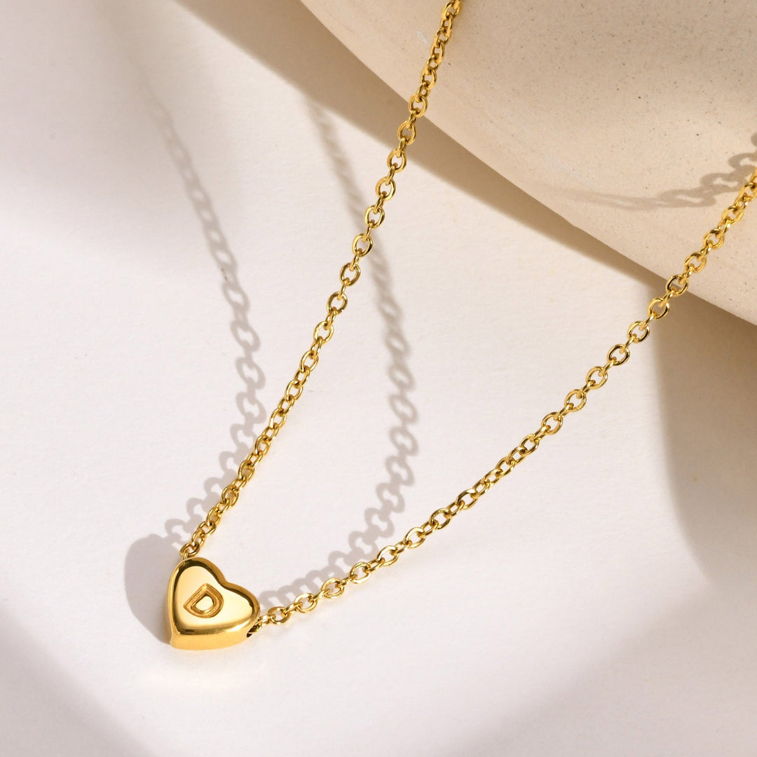 Collana in oro con iniziale a cuore