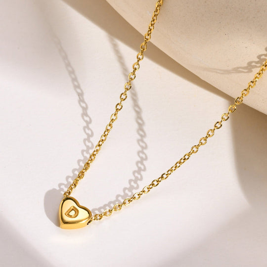 Collana in oro con iniziale a cuore