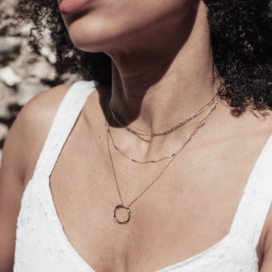 Collana a tre file con cerchio aperto
