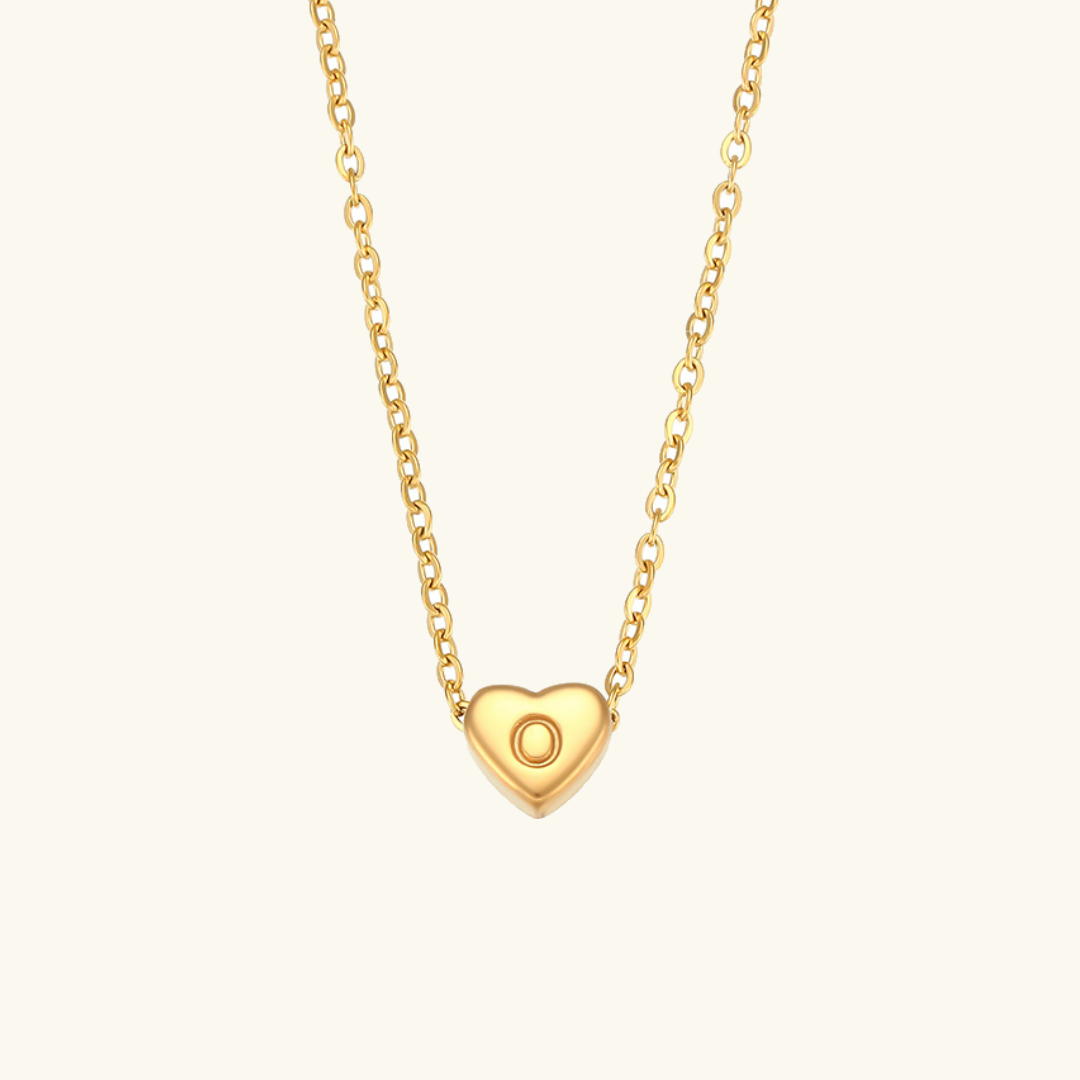 Collana in oro con iniziale a cuore