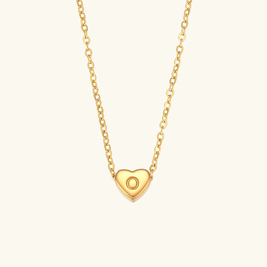 Collana in oro con iniziale a cuore