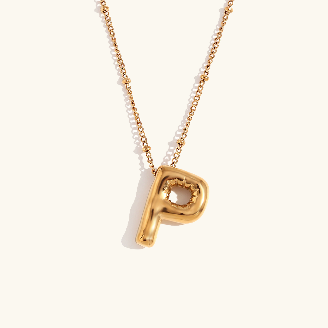 Collana con iniziale in oro a palloncino