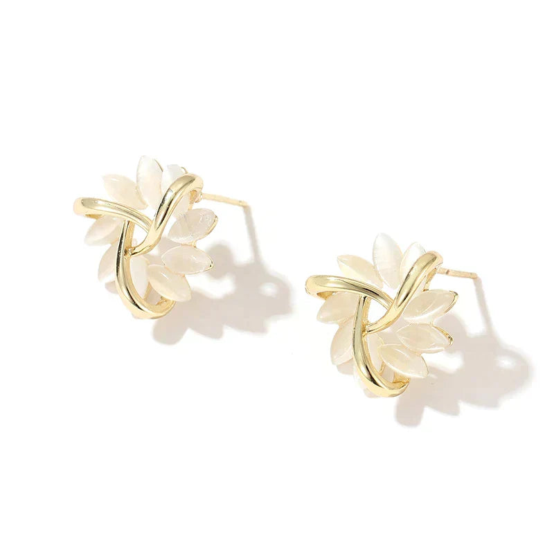 Orecchini a Cerchio con Petali di Opale in Oro