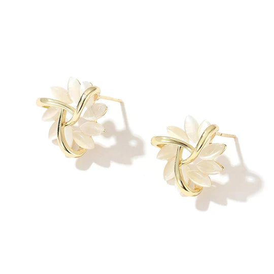 Orecchini a Cerchio con Petali di Opale in Oro