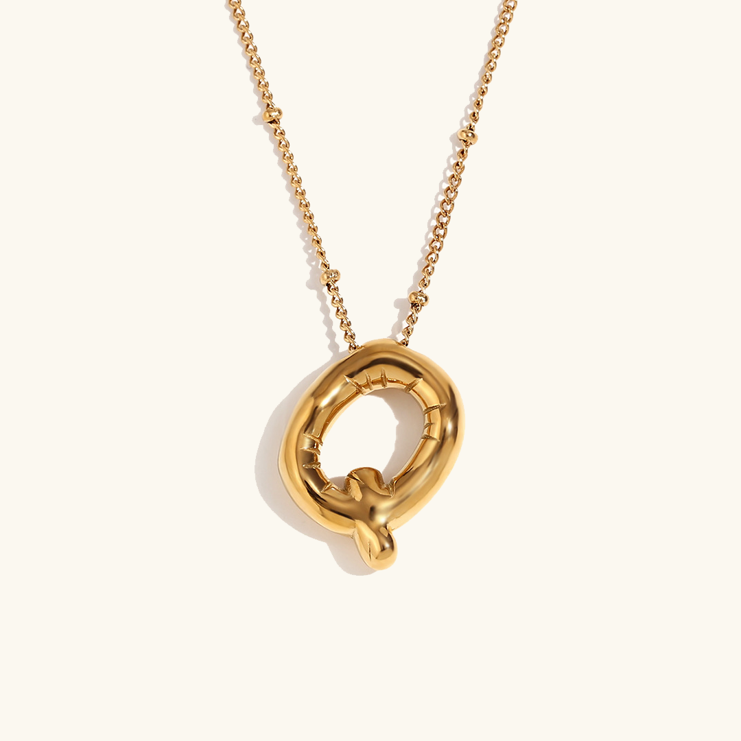 Collana con iniziale in oro a palloncino