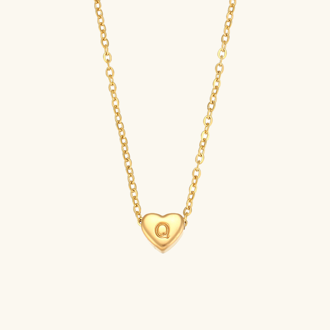 Collana in oro con iniziale a cuore