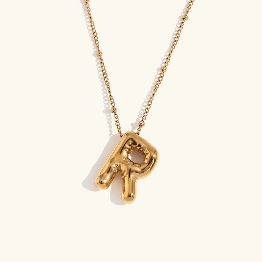 Collana con iniziale in oro a palloncino