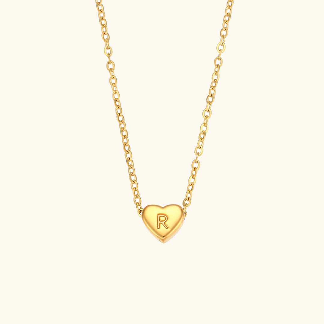 Collana in oro con iniziale a cuore