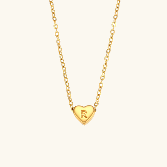 Collana in oro con iniziale a cuore