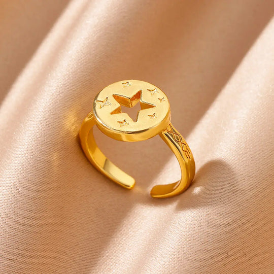 Anello con stella ritagliata