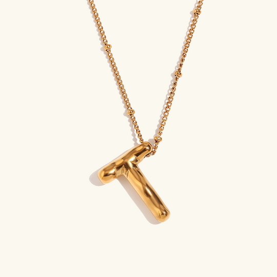 Collana con iniziale in oro a palloncino