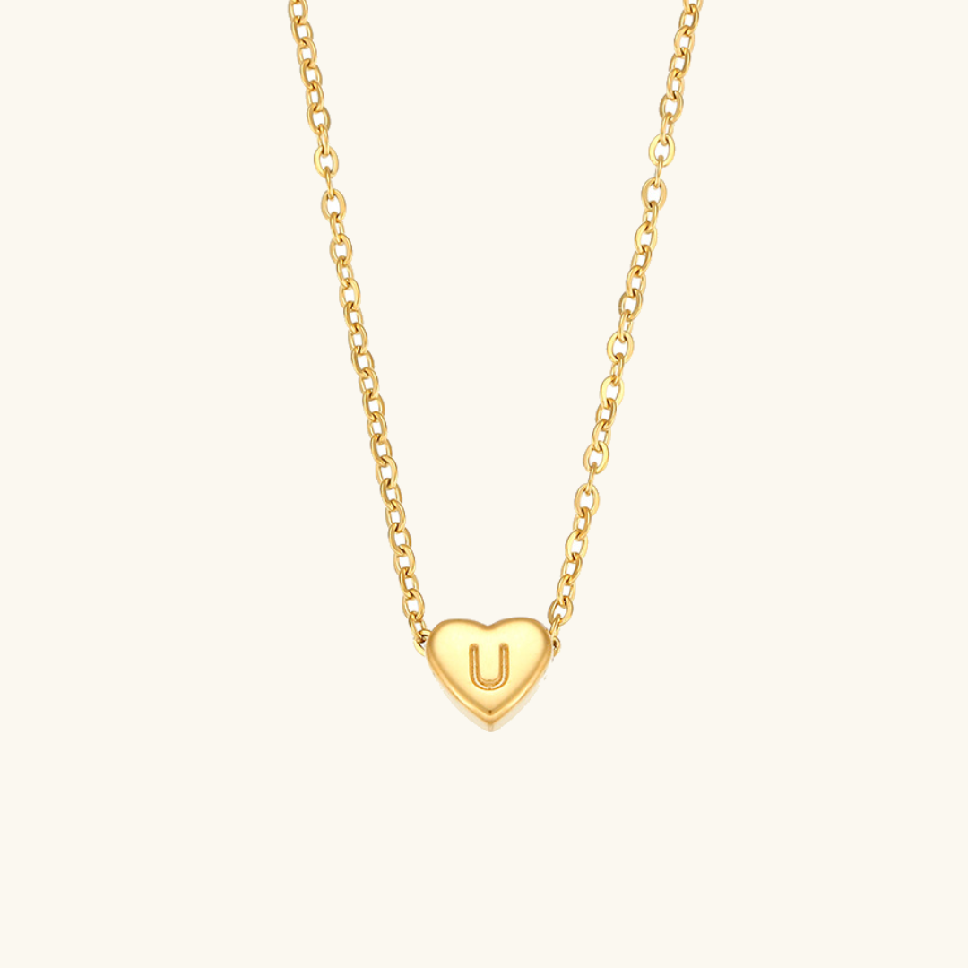 Collana in oro con iniziale a cuore