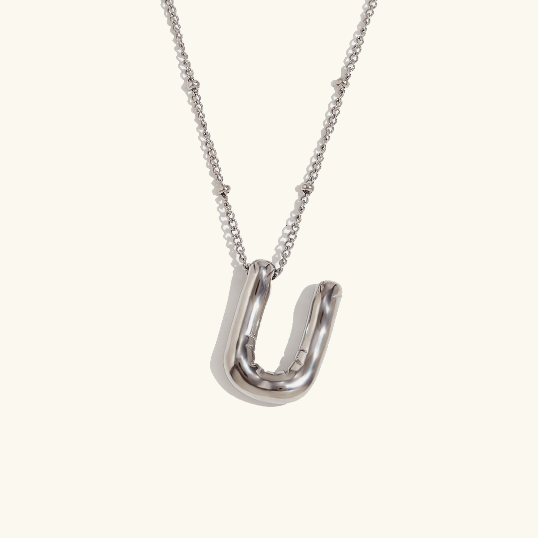 Collana con iniziale in oro a palloncino
