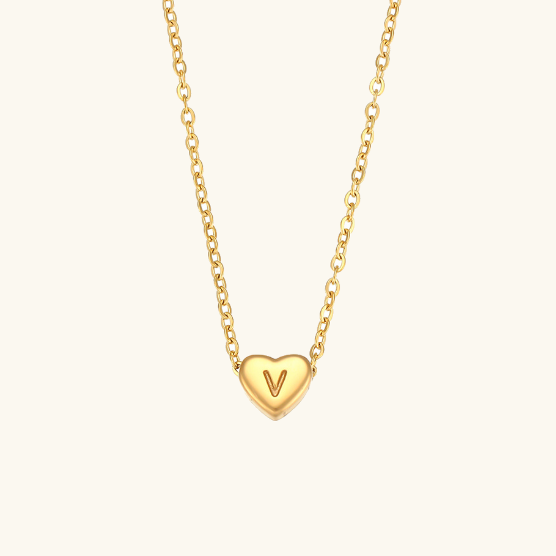 Collana in oro con iniziale a cuore