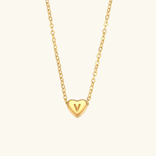 Collana in oro con iniziale a cuore