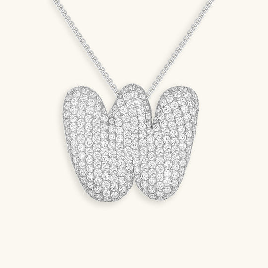 Collana con iniziale a bolla e diamanti