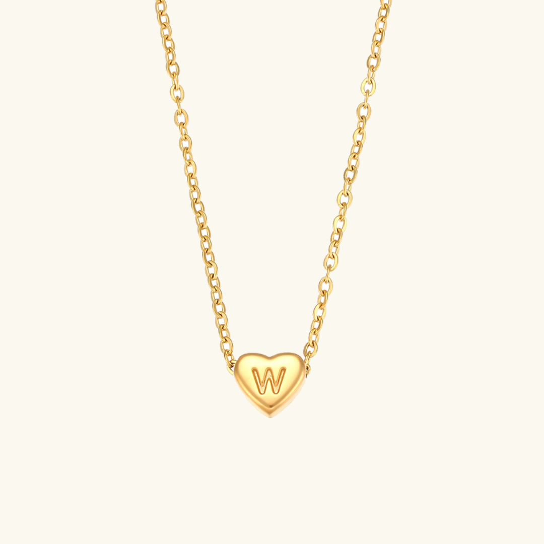Collana in oro con iniziale a cuore