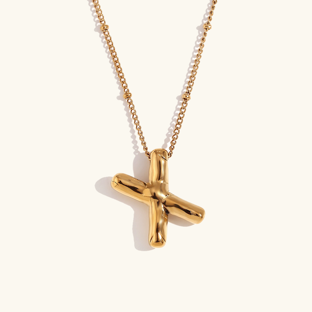 Collana con iniziale in oro a palloncino