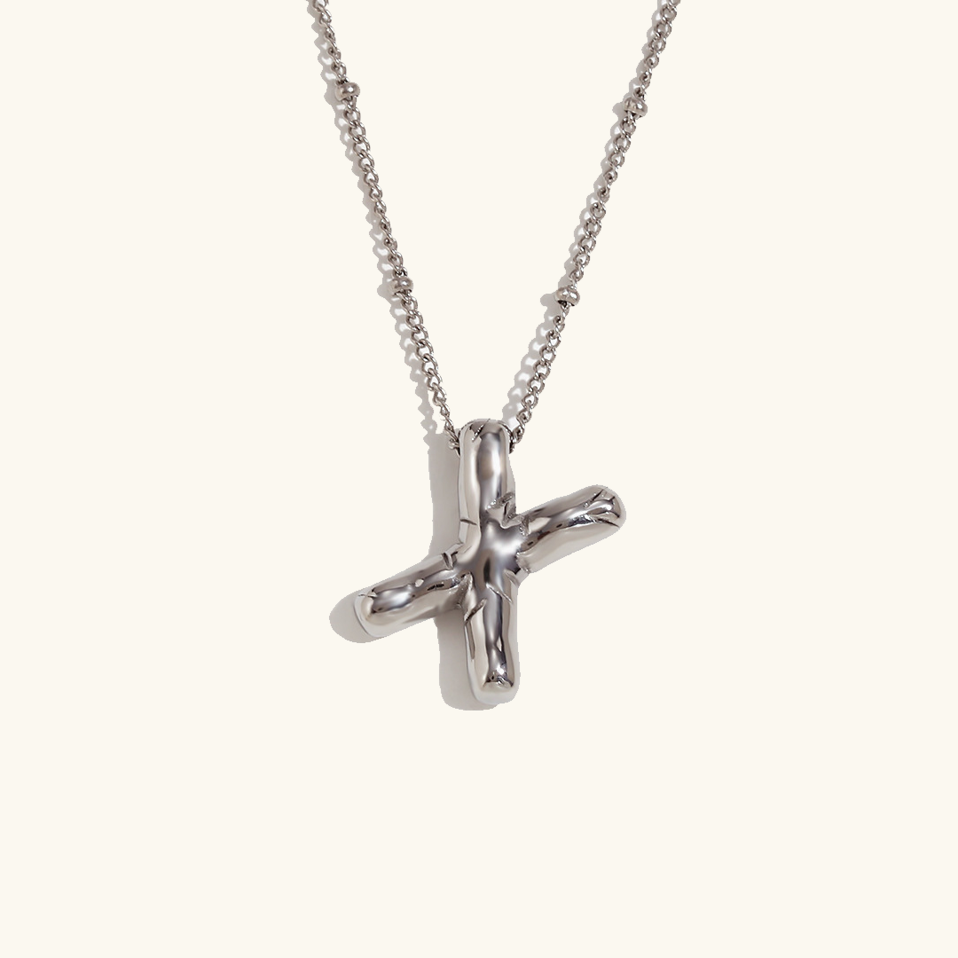 Collana con iniziale in oro a palloncino