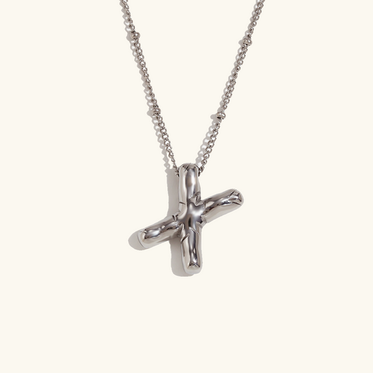Collana con iniziale in oro a palloncino