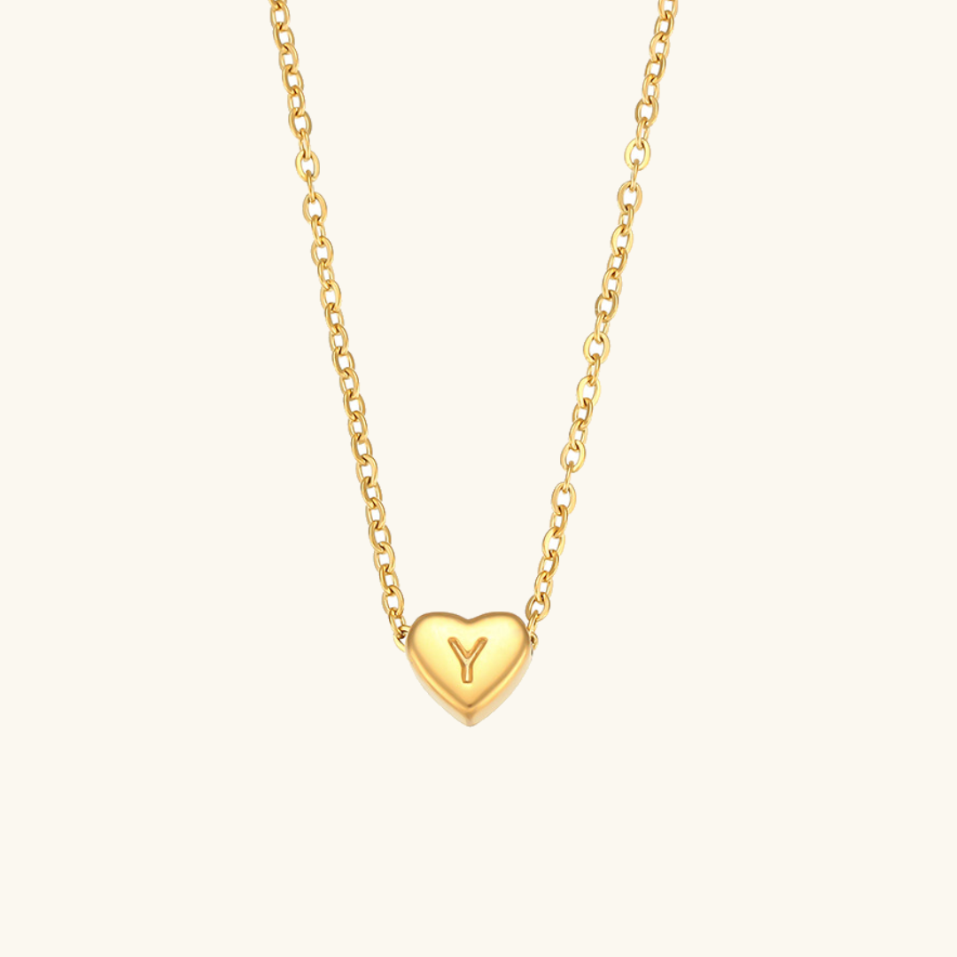 Collana in oro con iniziale a cuore