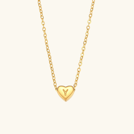 Collana in oro con iniziale a cuore