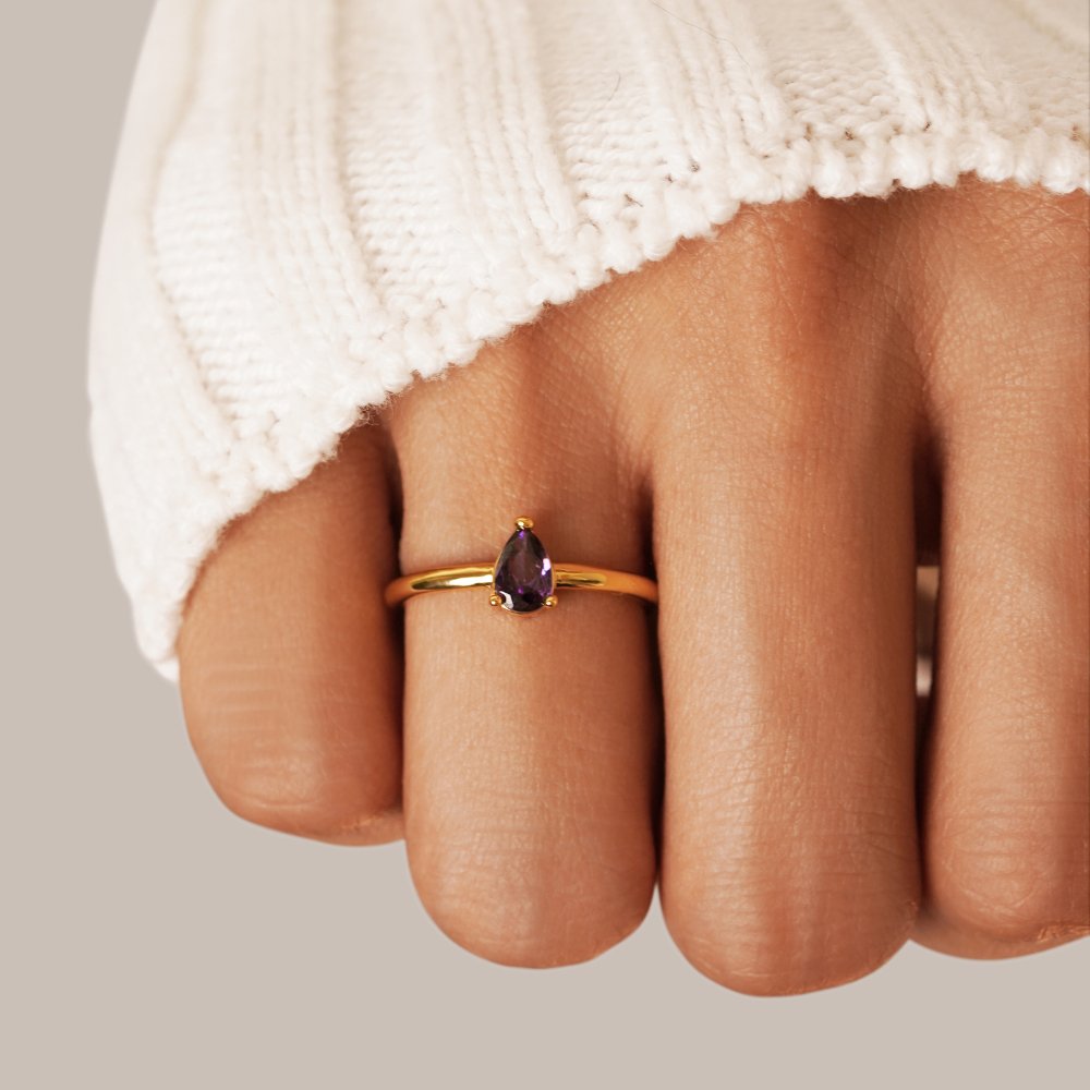 Anello a goccia con pietra portafortuna