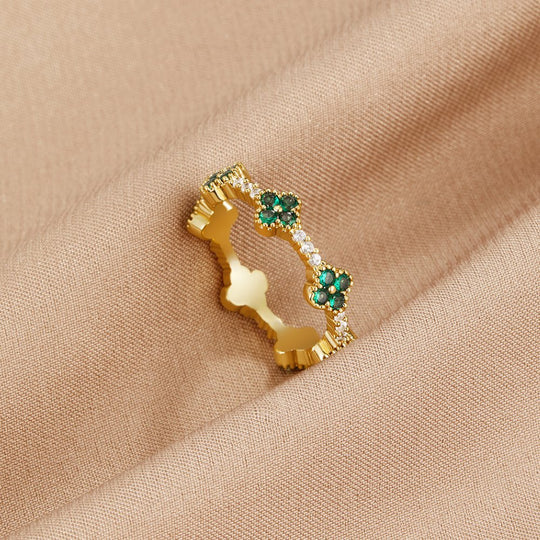 Anello di cristallo a forma di quadrifoglio