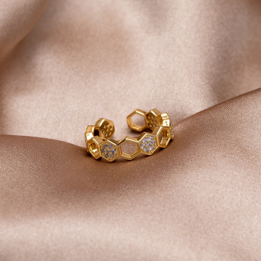 Anello a nido d'ape in oro e cristallo