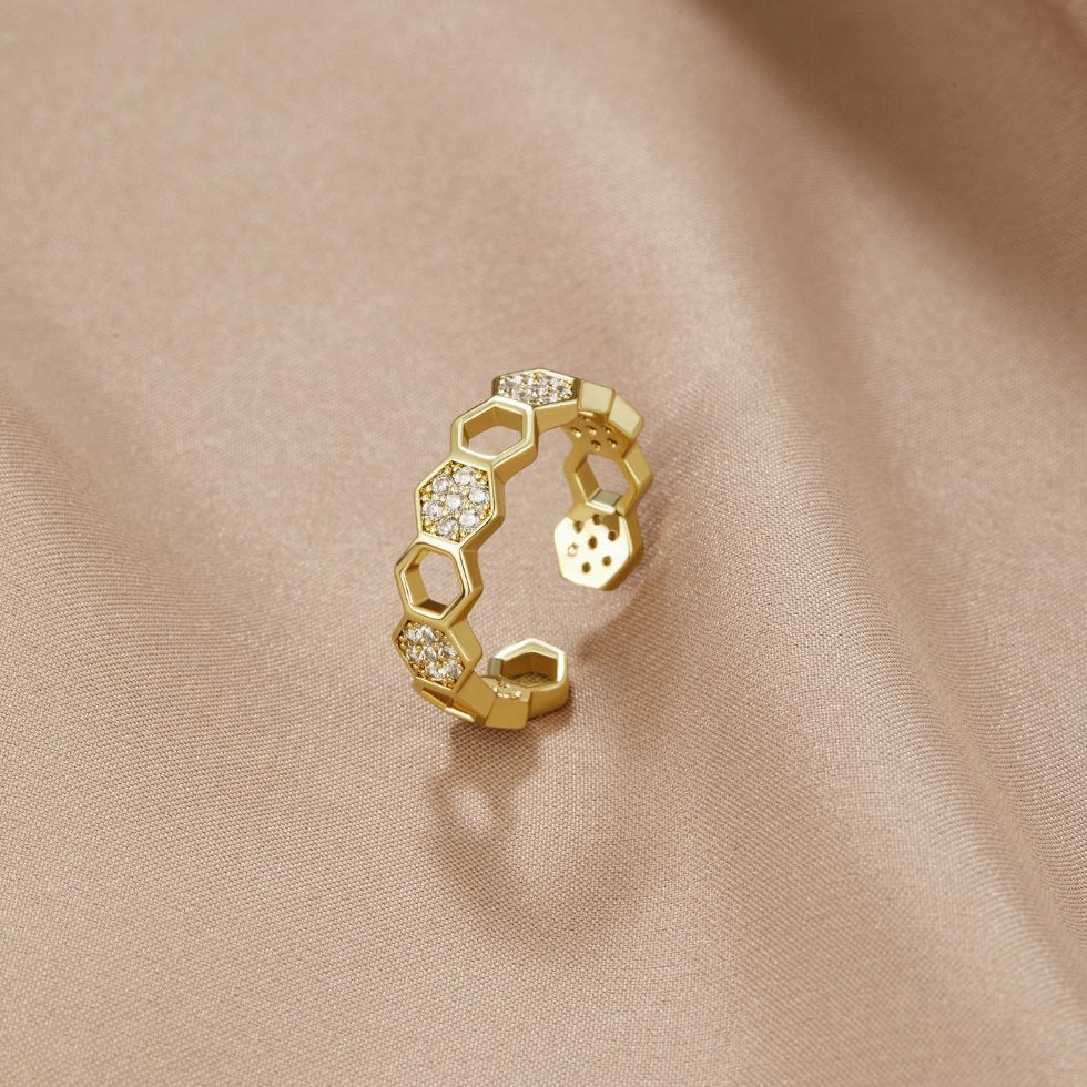Anello a nido d'ape in oro e cristallo