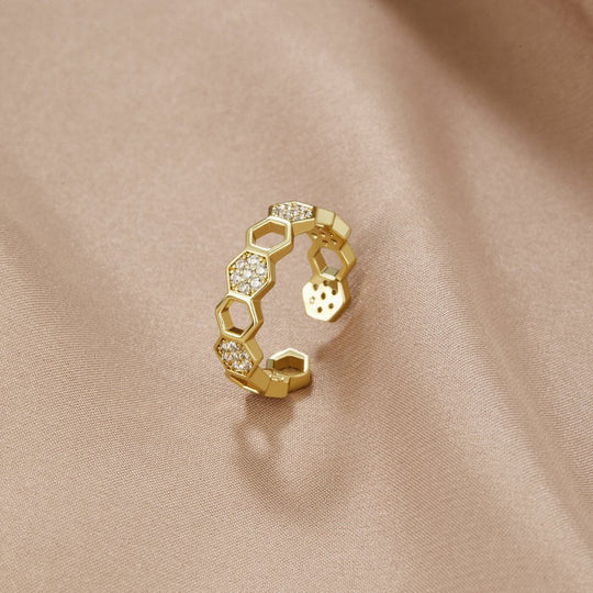 Anello a nido d'ape in oro e cristallo