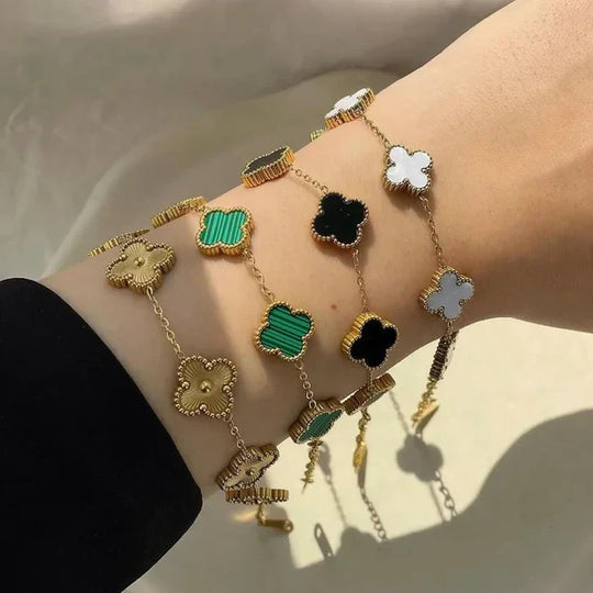Set di sei braccialetti portafortuna