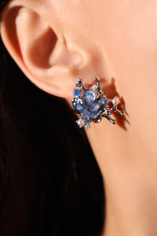 Orecchini con conchiglia blu