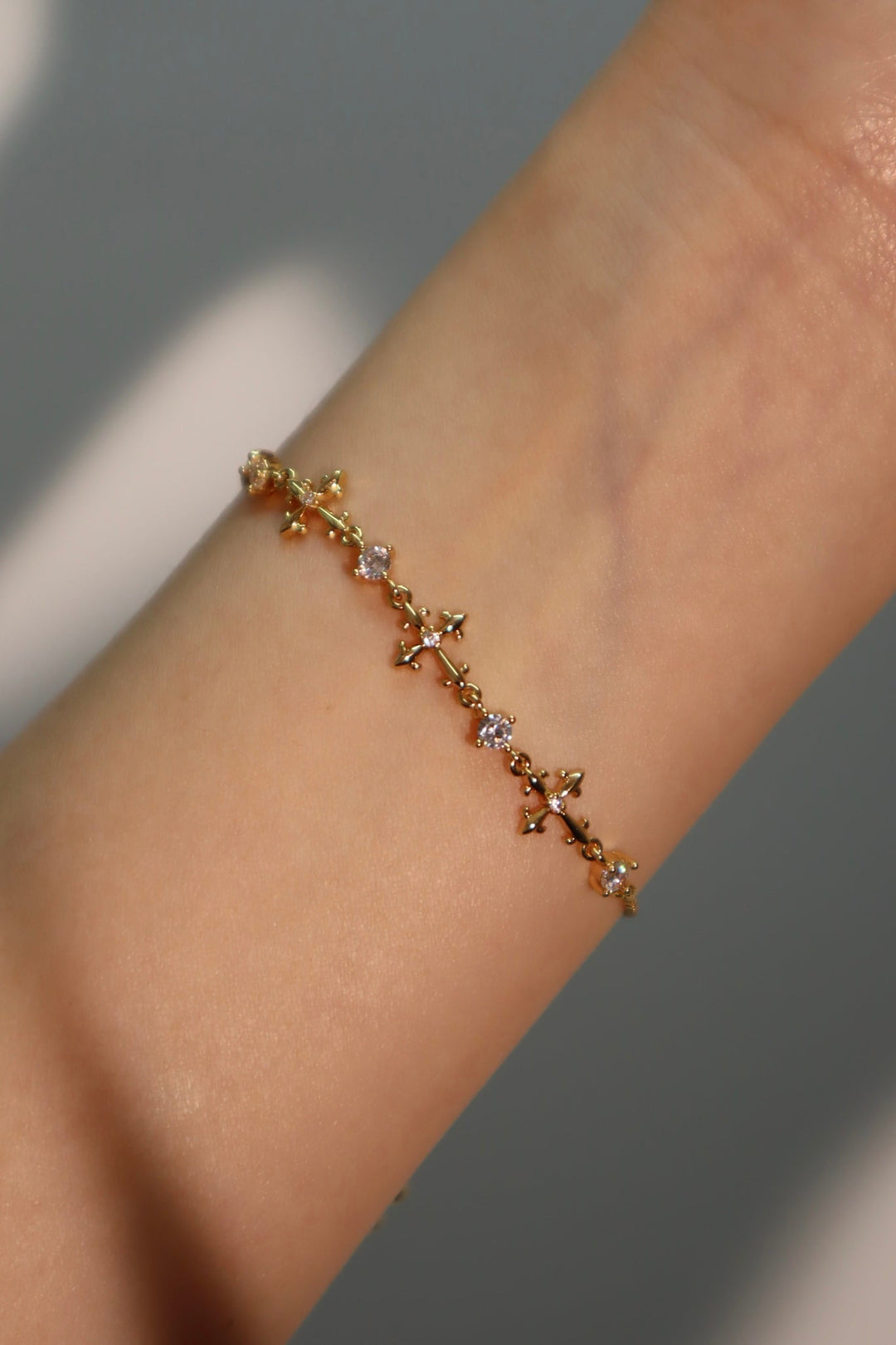 Bracciale con croce multidiamante
