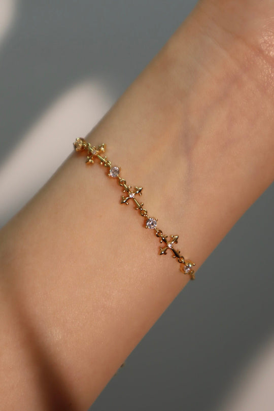 Bracciale con croce multidiamante