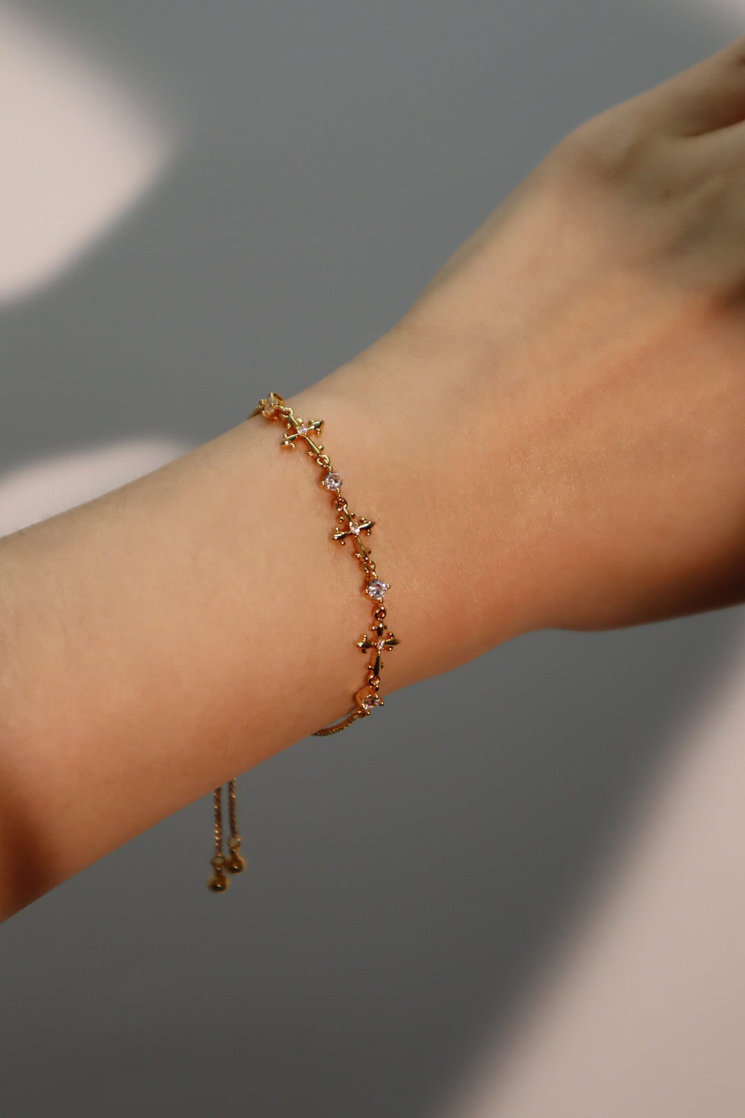 Bracciale con croce multidiamante