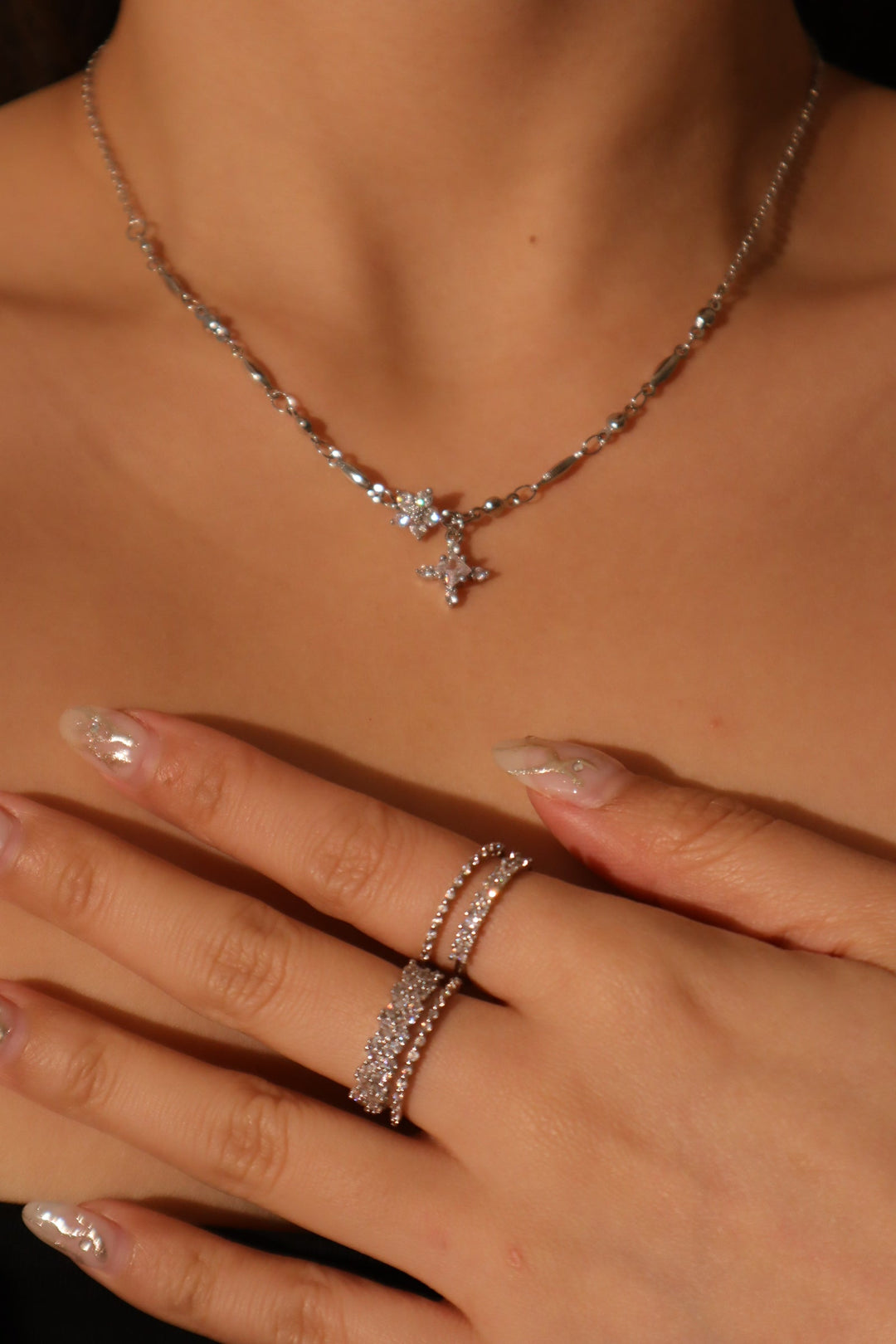 Collana con croce di diamanti