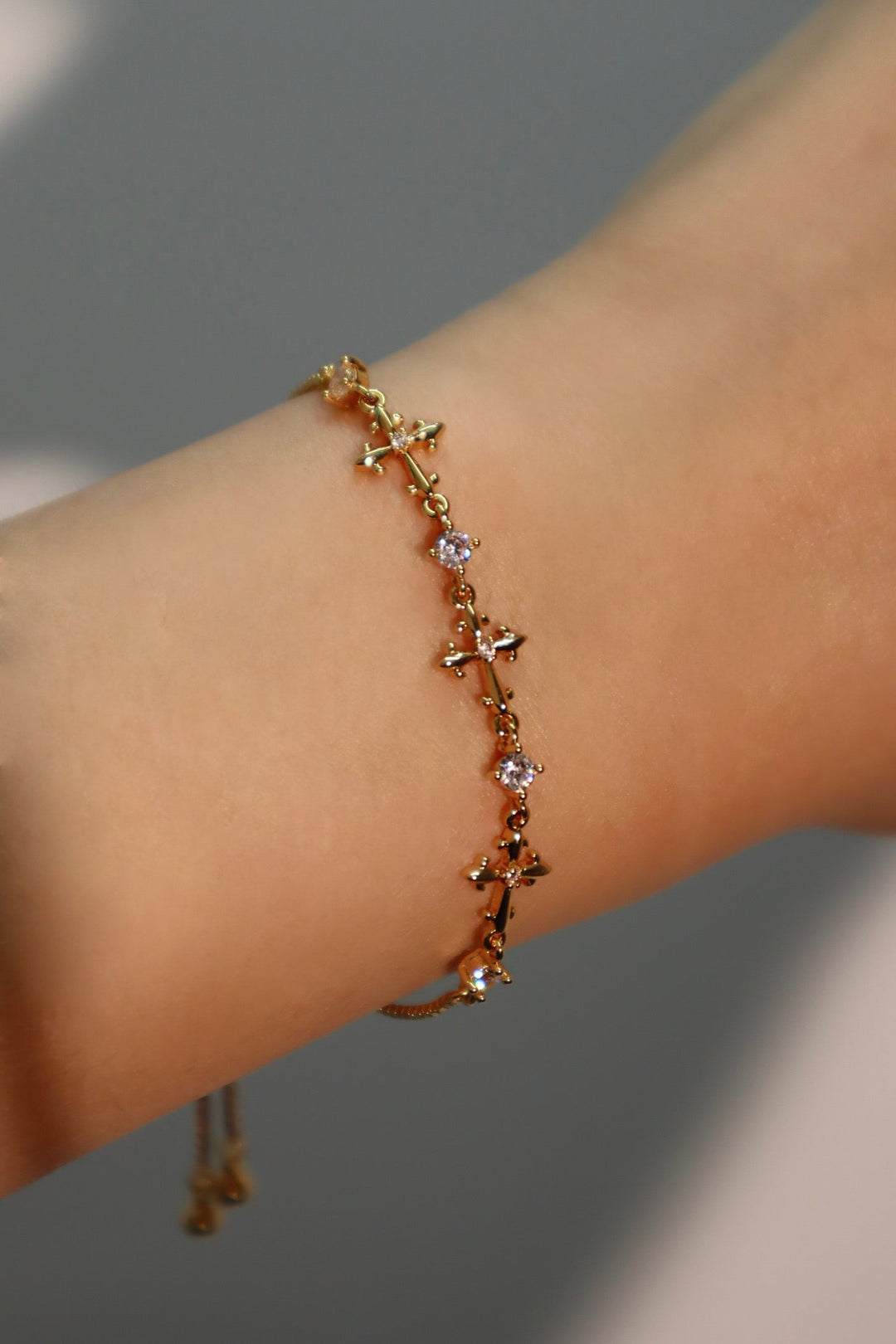 Bracciale con croce multidiamante