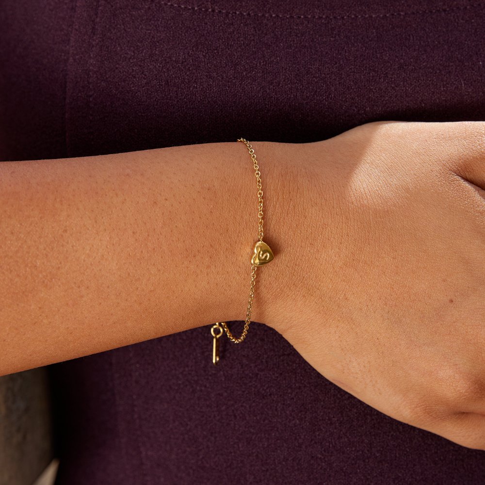 Bracciale con lettera a forma di cuore