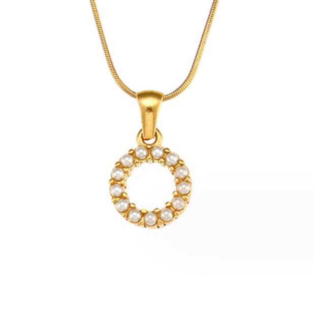 Collana con ciondolo a forma di lettera e perla