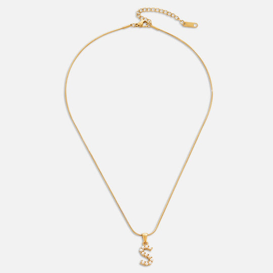 Collana con ciondolo a forma di lettera e perla