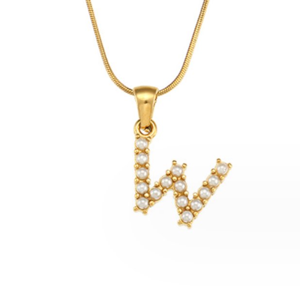 Collana con ciondolo a forma di lettera e perla