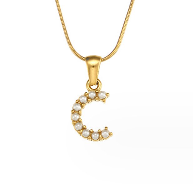 Collana con ciondolo a forma di lettera e perla