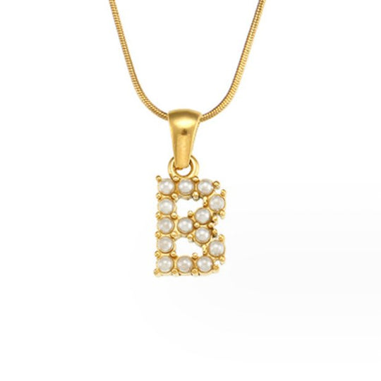 Collana con ciondolo a forma di lettera e perla