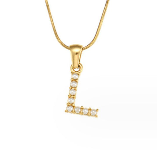 Collana con ciondolo a forma di lettera e perla