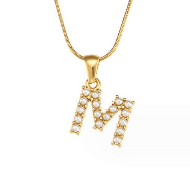 Collana con ciondolo a forma di lettera e perla
