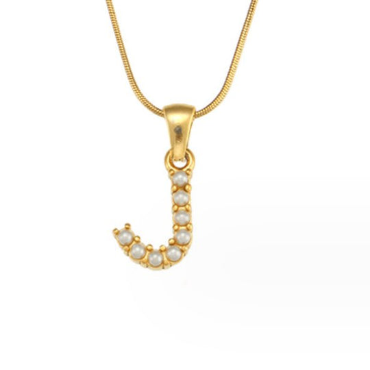 Collana con ciondolo a forma di lettera e perla